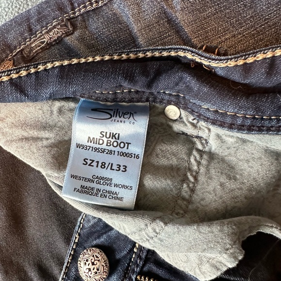 Silver jeans size 18W. Hemmed to 30.5 inch inseam - Picture 2 of 4